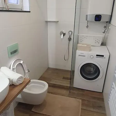 Sara - Pool And Near