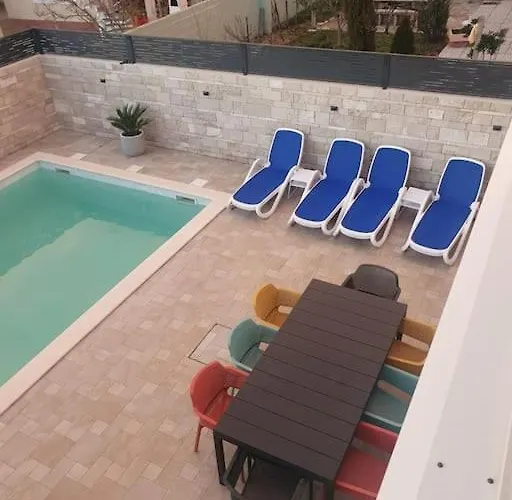 Sara - Pool And Near Villa