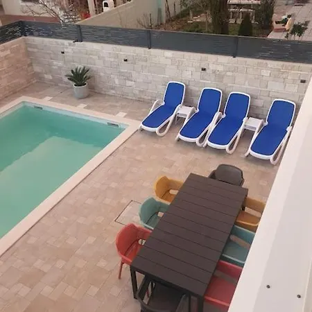 Sara - Pool And Near Villa