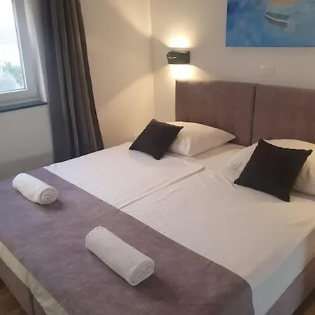 Sara - Pool And Near Nin